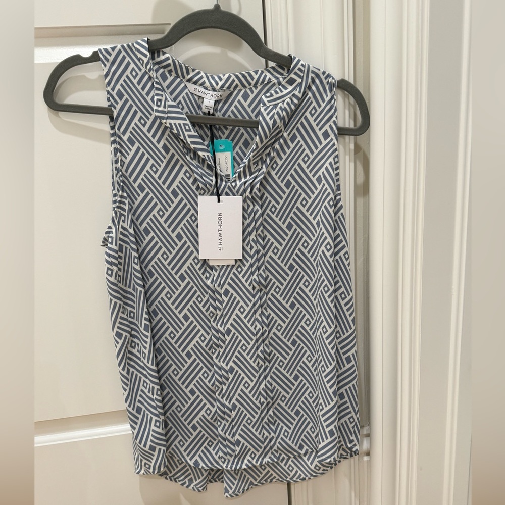 41 HAWTHORN
Breyson Pleat Detail Split
Neck Blouse